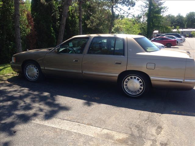 Cadillac Deville Base Sedan