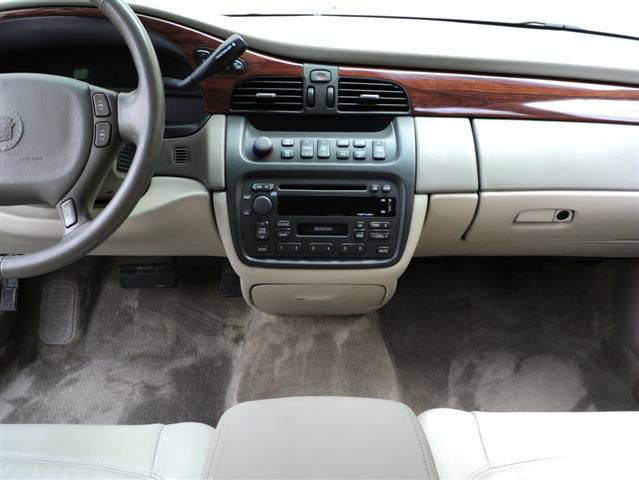 Cadillac Deville 2001 photo 15