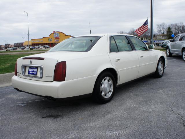 Cadillac Deville 2001 photo 3