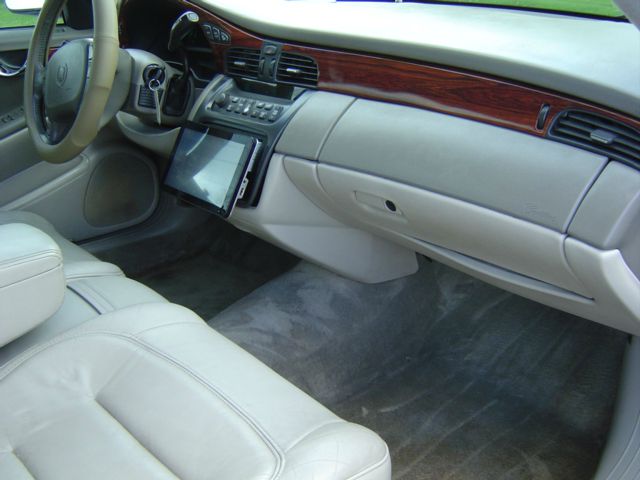 Cadillac Deville 2001 photo 24