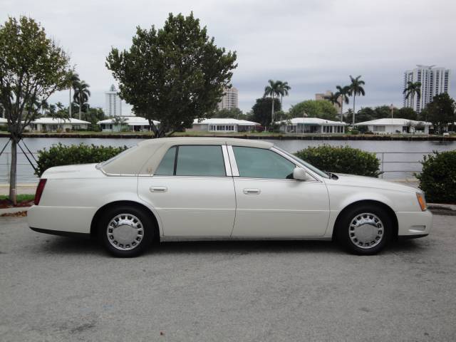 Cadillac Deville 2002 photo 2