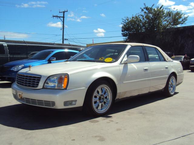 Cadillac Deville 2002 photo 2