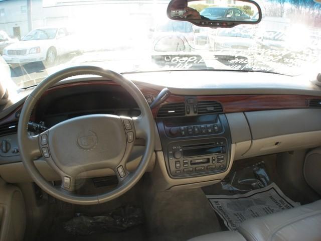 Cadillac Deville 2002 photo 1