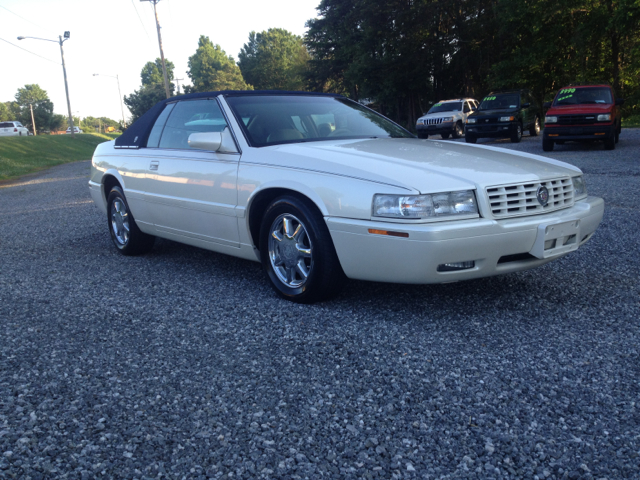 Cadillac Eldorado 2001 photo 2