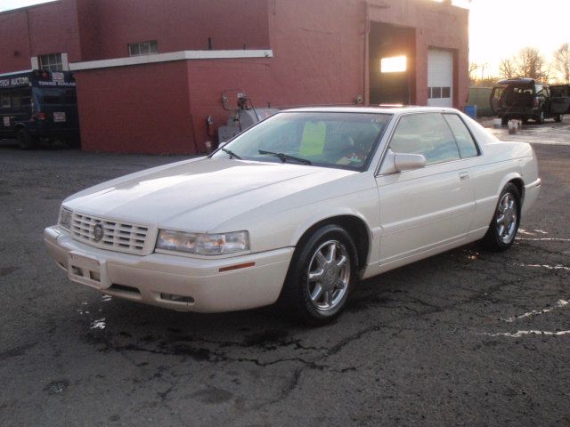 Cadillac Eldorado 2001 photo 2