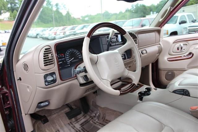 Cadillac Escalade 2000 photo 17