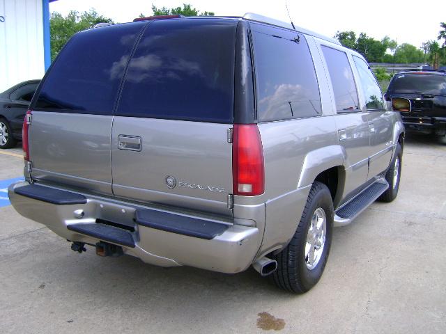 Cadillac Escalade 2000 photo 3