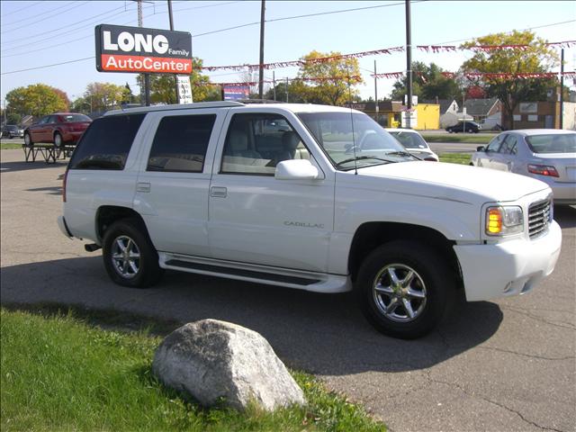 Cadillac Escalade 2000 photo 1