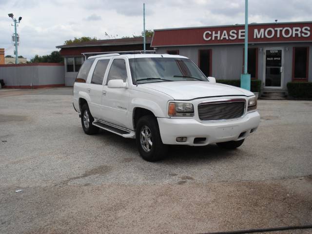 Cadillac Escalade 2000 photo 1