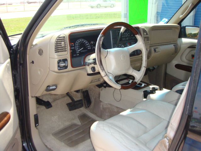 Cadillac Escalade 2000 photo 1