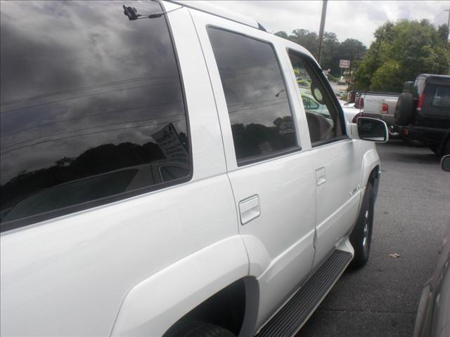 Cadillac Escalade 2000 photo 1