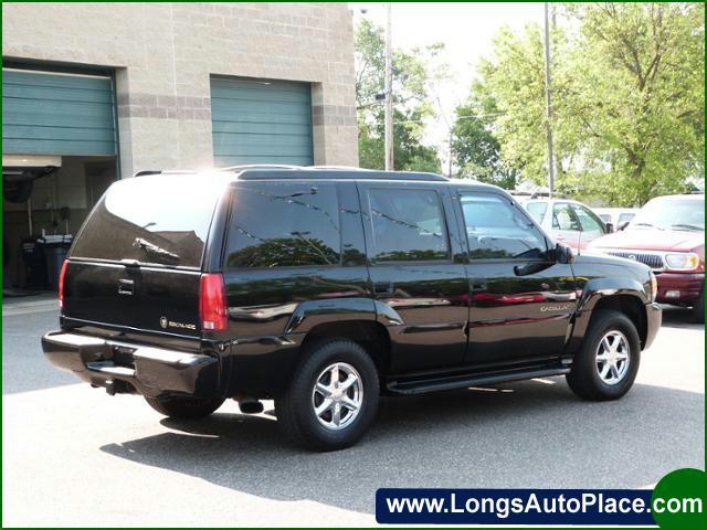 Cadillac Escalade 2000 photo 1