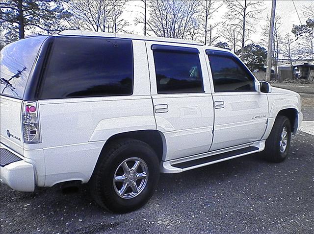 Cadillac Escalade 2000 photo 2