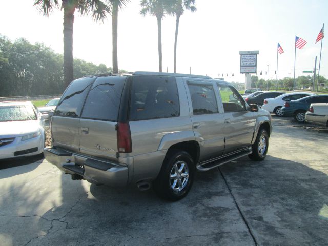 Cadillac Escalade 2000 photo 1