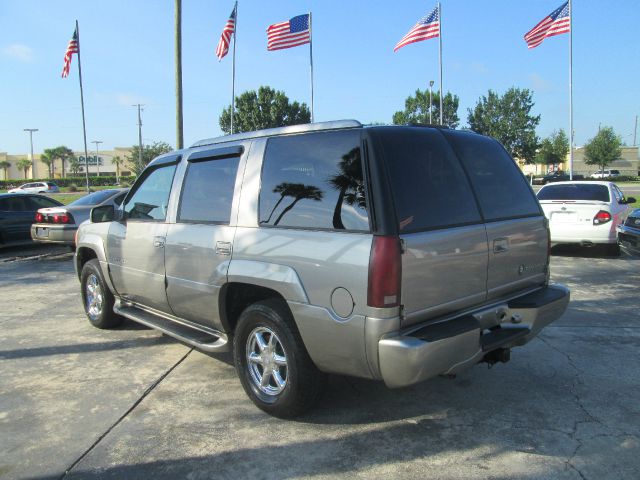 Cadillac Escalade 2000 photo 2