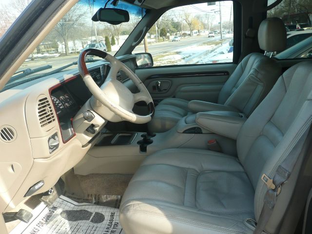 Cadillac Escalade 2000 photo 2