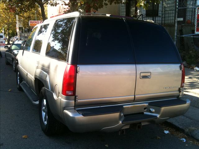 Cadillac Escalade 2000 photo 2