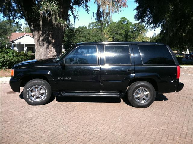 Cadillac Escalade 2000 photo 1