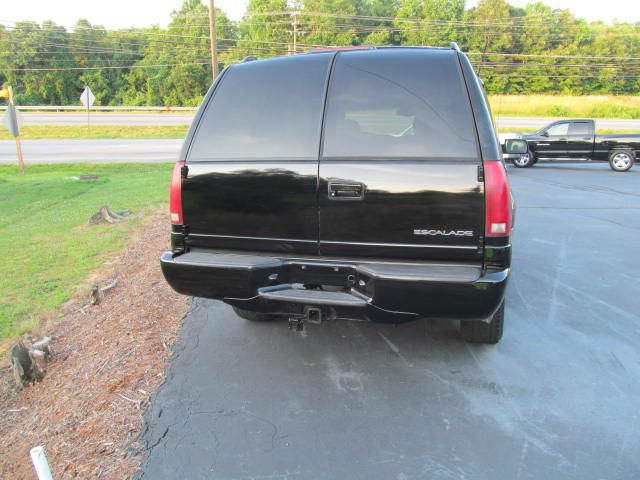 Cadillac Escalade 2000 photo 1