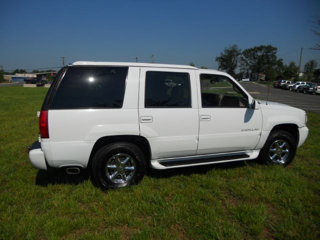 Cadillac Escalade 2000 photo 1