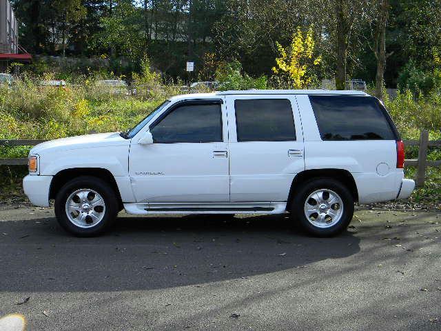 Cadillac Escalade 2000 photo 1