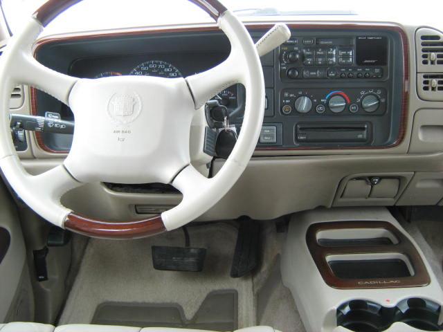 Cadillac Escalade 2000 photo 2