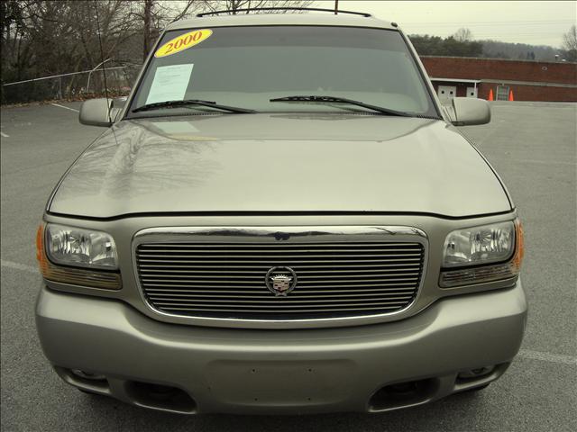 Cadillac Escalade 2000 photo 1