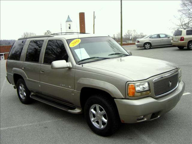 Cadillac Escalade 2000 photo 2