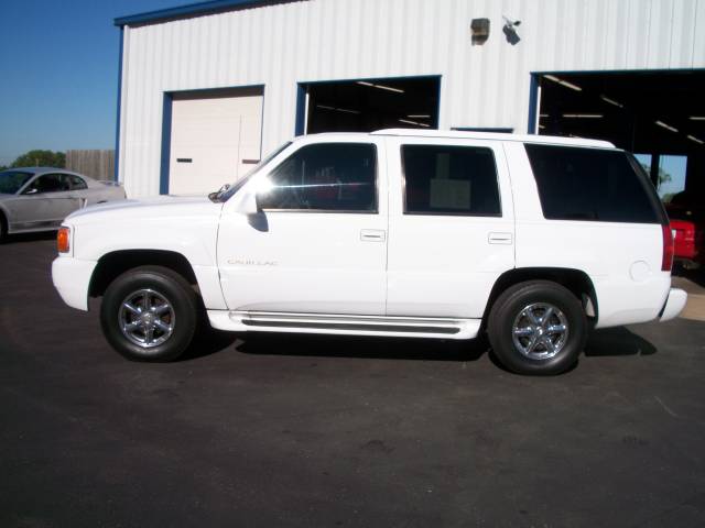 Cadillac Escalade 2000 photo 1