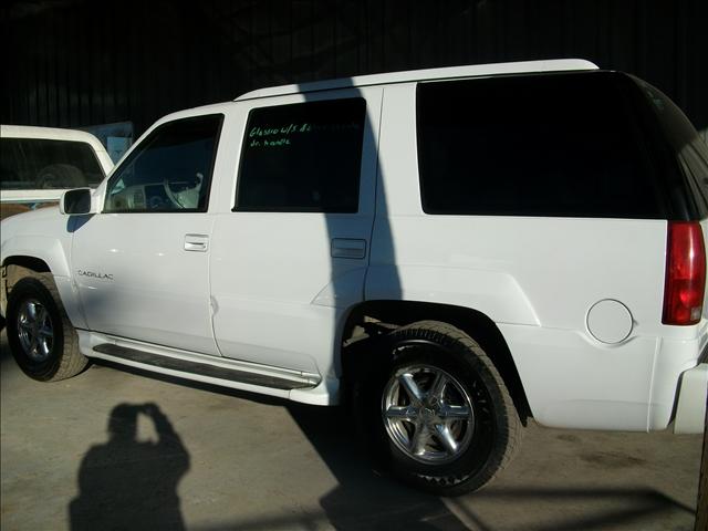 Cadillac Escalade 2000 photo 3