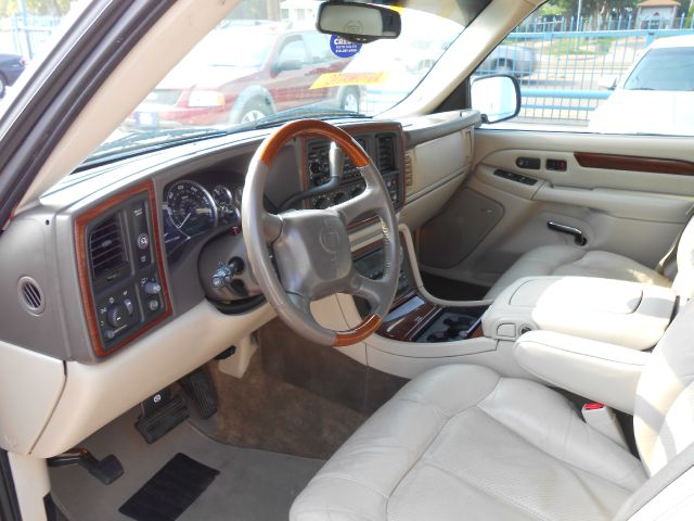 Cadillac Escalade 2002 photo 23