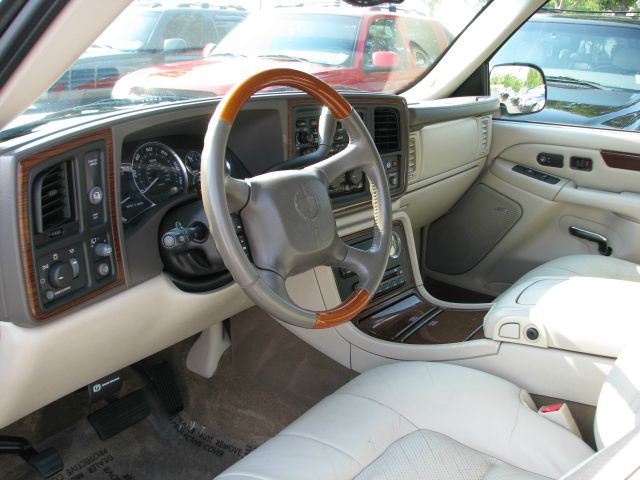 Cadillac Escalade 2002 photo 1