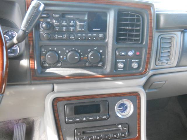 Cadillac Escalade 2002 photo 2