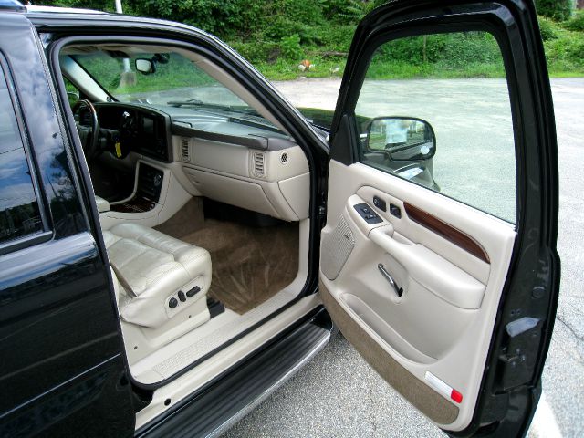 Cadillac Escalade 2002 photo 26