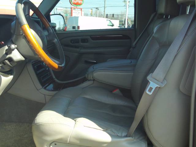 Cadillac Escalade 2002 photo 1