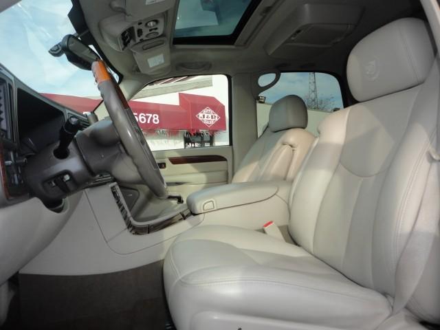 Cadillac Escalade 2004 photo 2