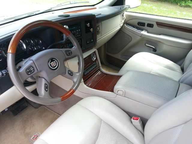 Cadillac Escalade 2004 photo 16