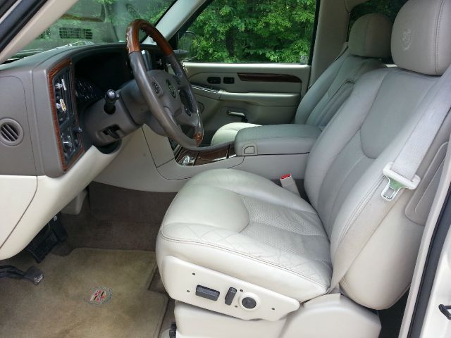 Cadillac Escalade 2004 photo 17