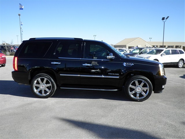 Cadillac Escalade 2010 photo 1