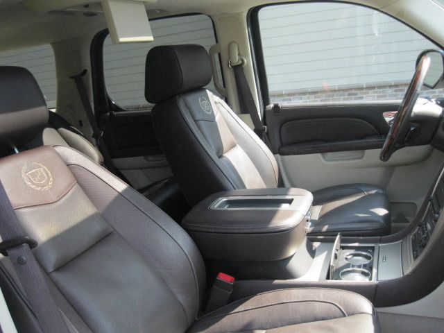 Cadillac Escalade 2010 photo 16