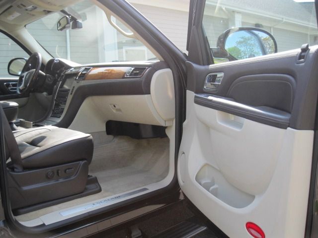 Cadillac Escalade 2010 photo 18