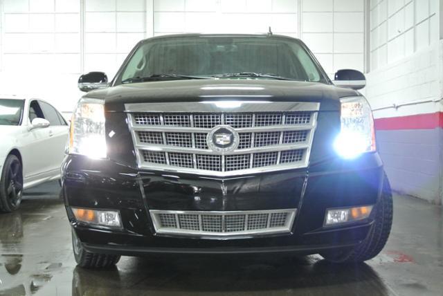 Cadillac Escalade 2010 photo 1