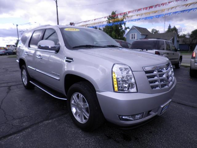 Cadillac Escalade 2010 Hyundai Coupe 2.0T R-spec Sport Utility