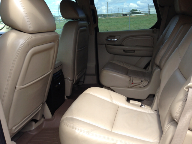 Cadillac Escalade 2011 photo 2