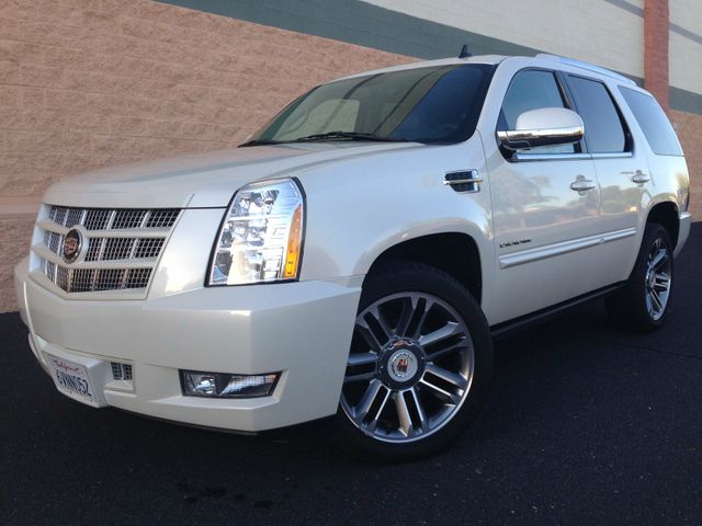 Cadillac Escalade 2012 photo 1