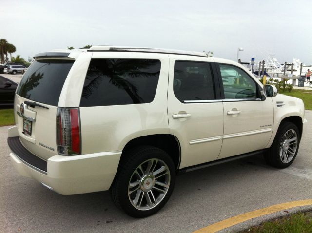 Cadillac Escalade 2013 photo 2