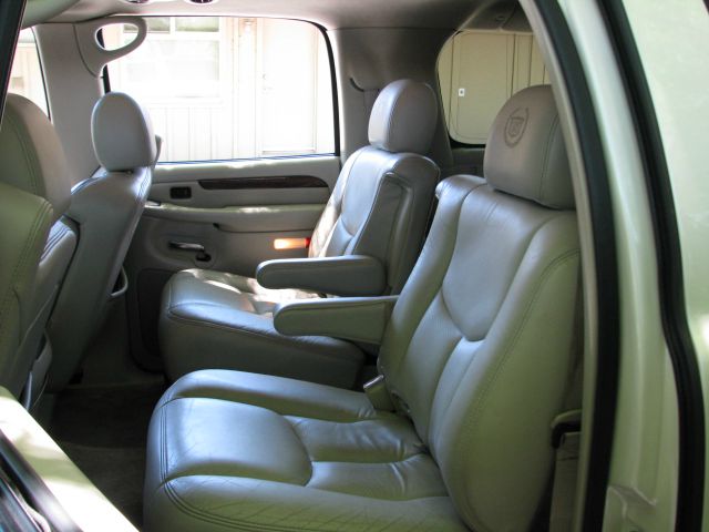 Cadillac Escalade ESV 2003 photo 17