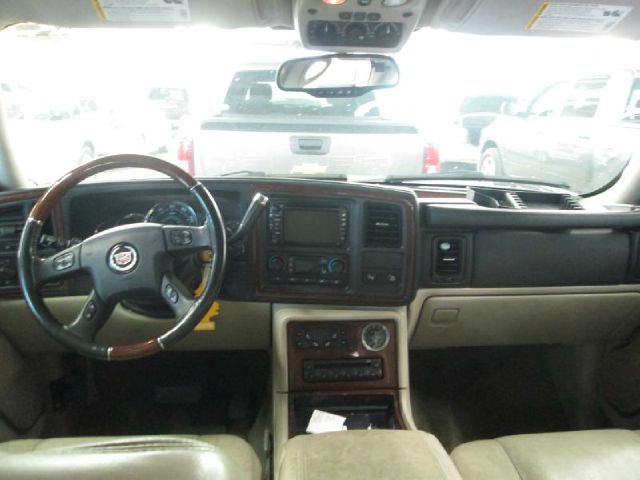 Cadillac Escalade ESV 2004 photo 1