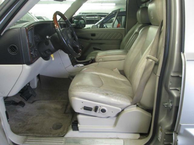 Cadillac Escalade ESV 2004 photo 2