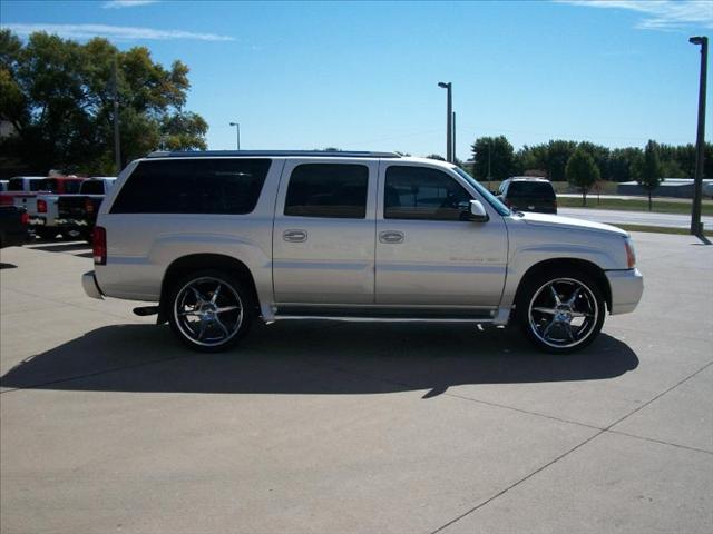 Cadillac Escalade ESV 2004 photo 2